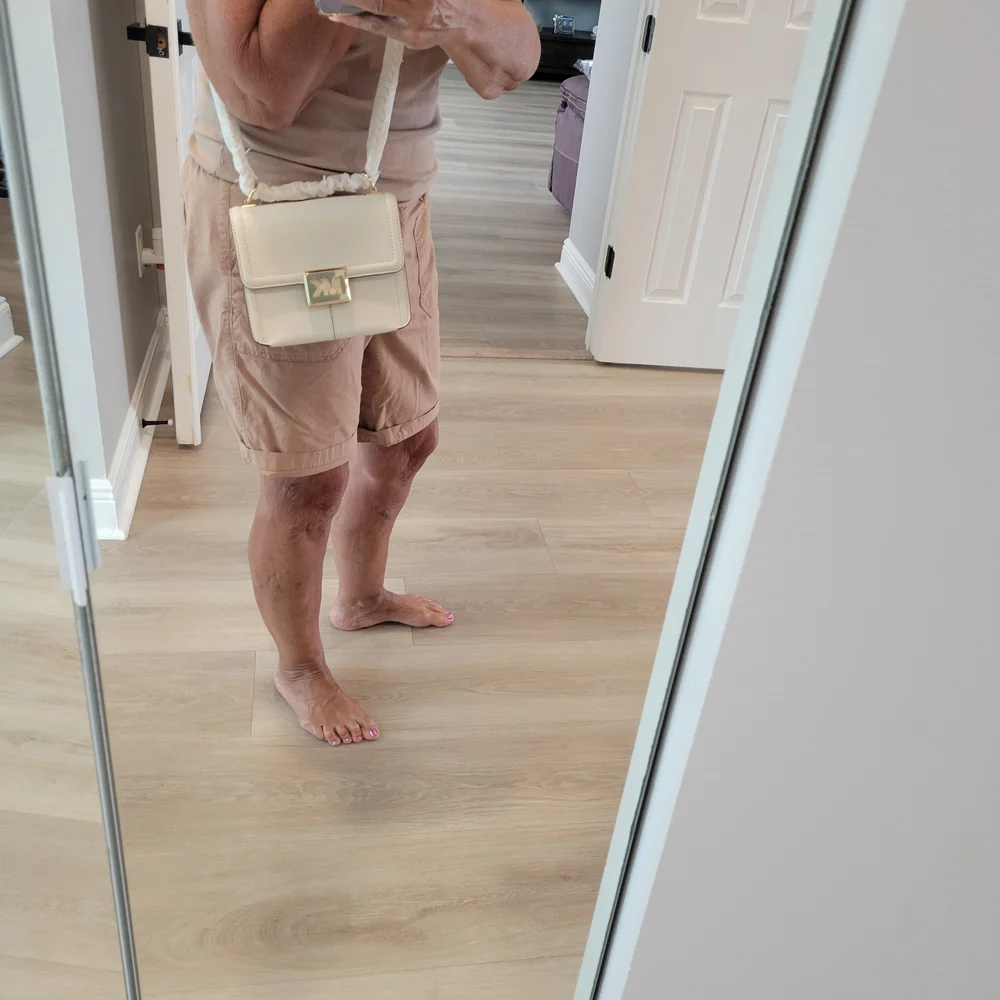 Michael Kors Cream Crossbody Bag with Gold Hardware - Picture 2 of 6